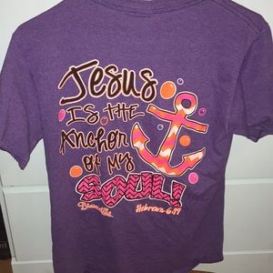 A women’s small tee